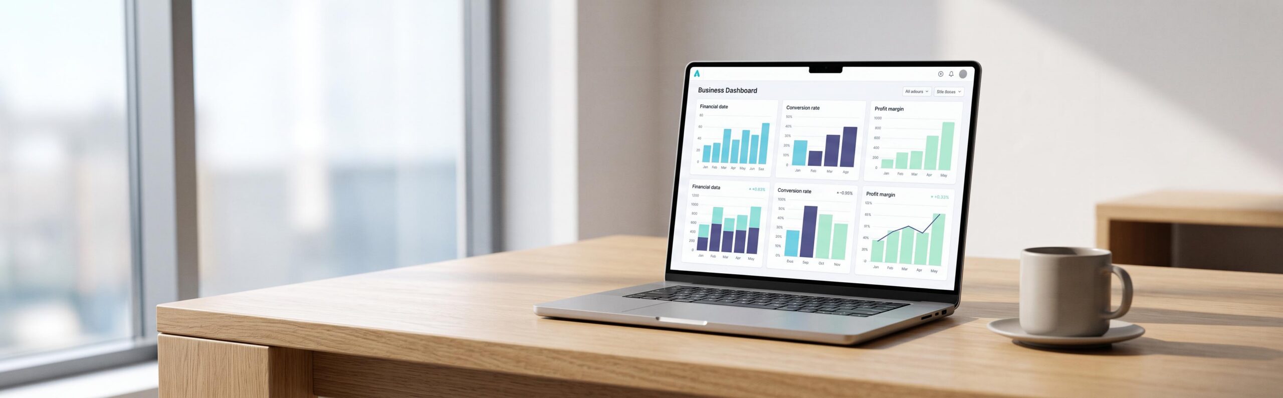 Tableau de bord financier pour le calcul de marge e commerce sur un ordinateur portable